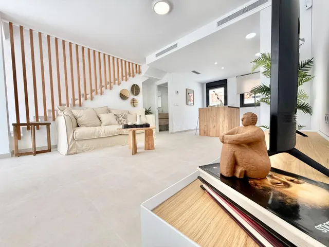 Moderno adosado en Cox con piscina y terraza privada — 4