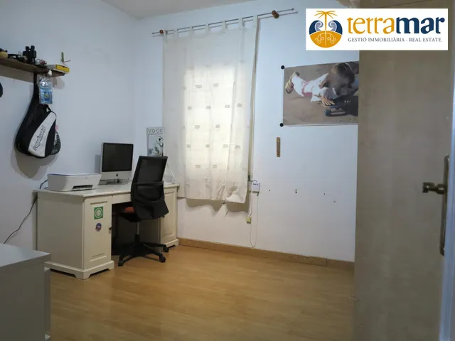 PISO EN VENTA AVDA. CORNELLÁ - ESPACIO Y COMODIDAD A TU ALCANCE — 25