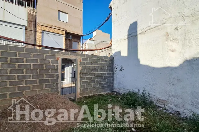 ¡OPORTUNIDAD INCREÍBLE! TERRENO URBANO AMPLIO Y CON COCHERA — 37