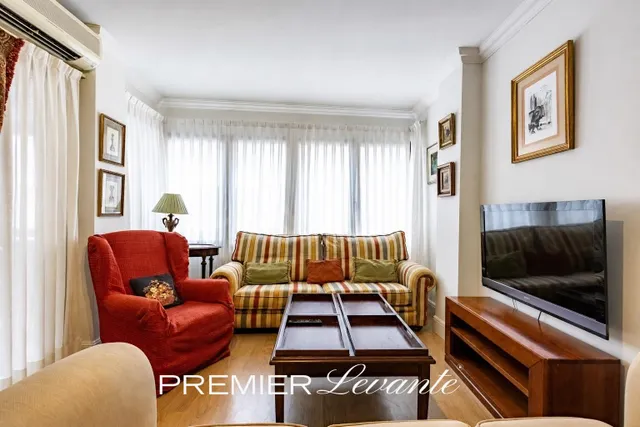 Amplia vivienda en el centro de Alicante, junto a Renfe, Luc