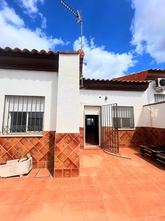 Amplia vivienda en una sola planta con gran patio y múltiple - foto 4