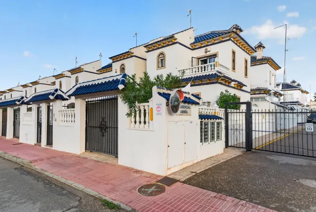 Las Chismosas - Adosado en esquina con 3 dormitorios, jardín al sur y piscina comunitaria — 29
