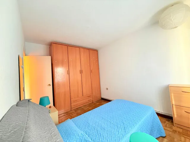Piso exterior con ascensor en Villaverde · 2 dormitorios · Bien comunicado · Madrid — 8