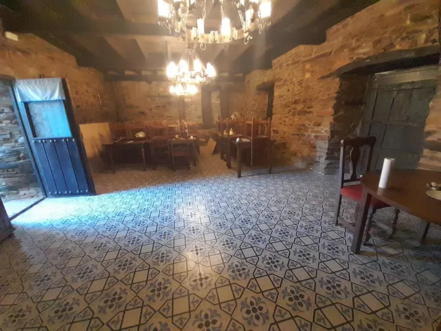 CASA ESTILO RUSTICO CON JARDIN EN CANEDO. EL BIERZO — 11
