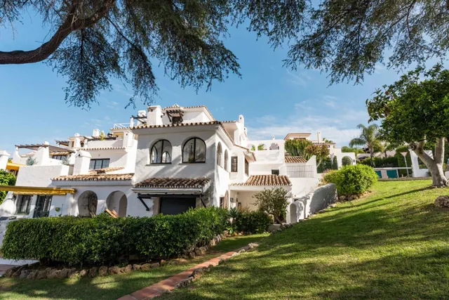 PRECIOSA CASA EN NUEVA ANDALUCIA, MARBELLA - foto 2