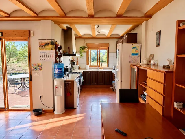 Finca de 11.000 m2 con 2 edificaciones y gran sala polivalente en Jérica — 8