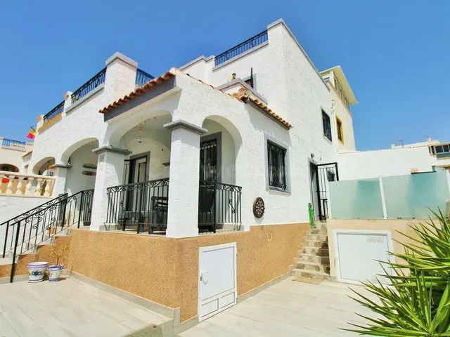 Casa adosada reformada con piscina privada en Los Altos – Or