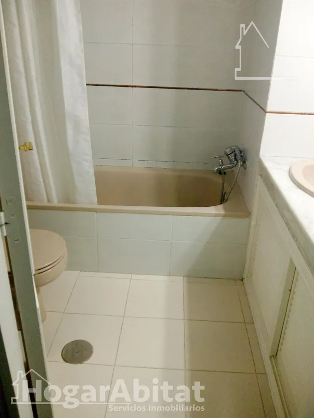 ACOGEDOR Y EXTERIOR EN RESIDENCIAL CON GARAJE Y PISCINA — 11