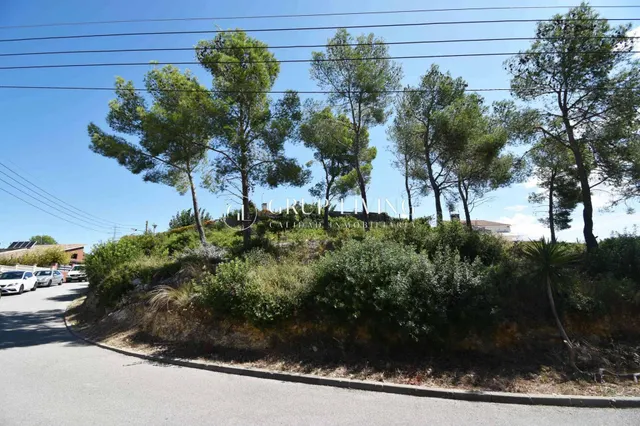 TERRENO ESQUINERO EN CAN SURIÀ, OLIVELLA — 2