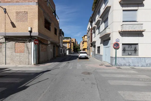 SE VENDE CASA SOLAR EN CALLE GUADALAJARA, EN EL ZAIDÍN. — 12