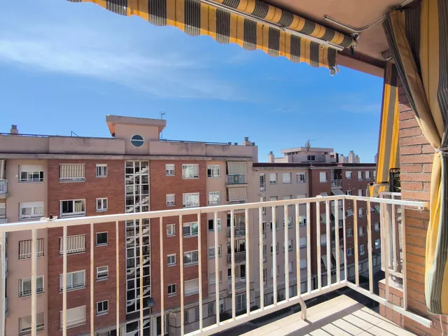 Excepcional vivienda en violant d'hongria con parking doble, trastero y zona comunitaria — 8