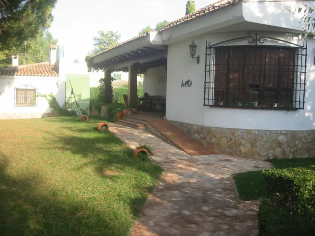 ¡¡¡ESPECTACULAR PARCELA DE 2264M, CON PISCINA, PISTA DE TENIS EN URB. AGUA SOL. — 44