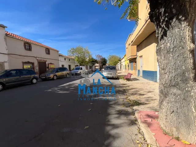 INMOBILIARIA LA MANCHA VENDE CASA EN EL CENTRO DE LA GINETA  - foto 2