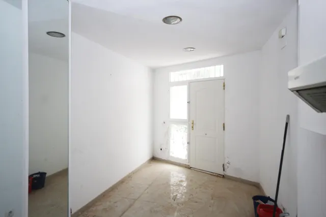 Bajo en esquina para convertir en vivienda o negocio en Alaquàs. con informe de arquitecto — 10