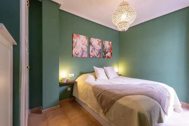 Ático renovado con estilo y balcón cerca de la playa — 12