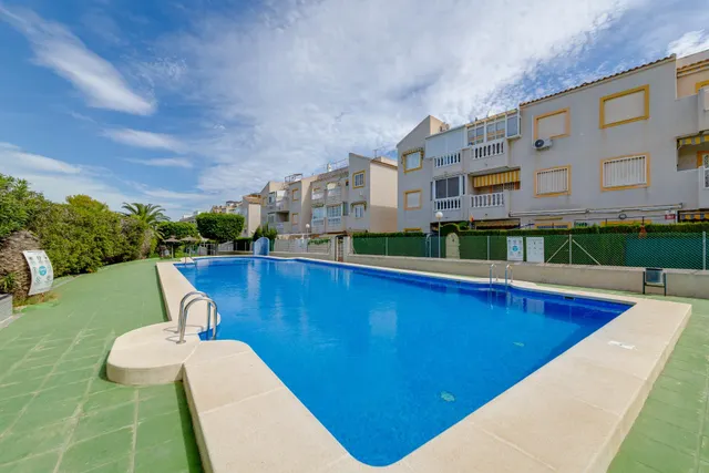 Luminoso apartamento, con gran solárium privado y vistas, en "La Mata", Torrevieja — 40