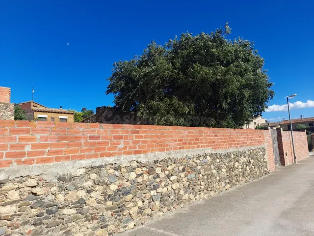 Fantástico terreno urbano en el centro de Garriguella. - foto 5