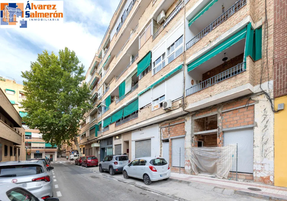 En Venta Piso de 4 dormitorios con ascensor, ideal para reformar a tu gusto.