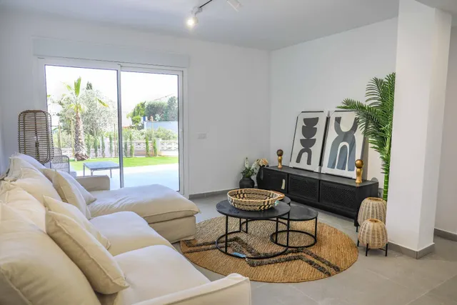 VIVIENDA OBRA NUEVA DE 1 HABITACIÓN CON TERRAZA, GARAJE Y PISCINA EN MODERNO RESIDENCIAL EN DENIA !! — 2