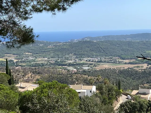 PARCELA EXCEPCIONAL DE 1.800 m2 CON VISTAS AL MAR – MAS NOU, - foto 4
