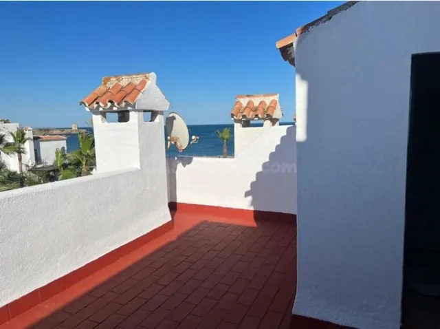 Primera línea de playa: Espectacular adosado con piscina, jardín y 4 habitaciones — 8