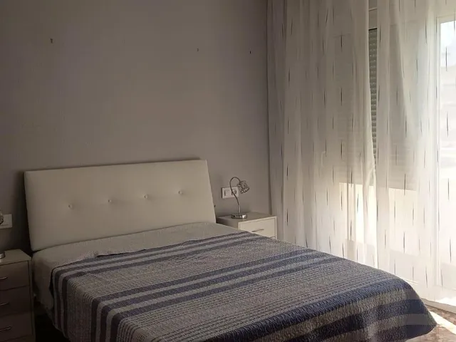 Amplio piso de 4 habitaciones y dos baños, 159m2, cuarto piso con ascensor, en el centro de Huelva — 10