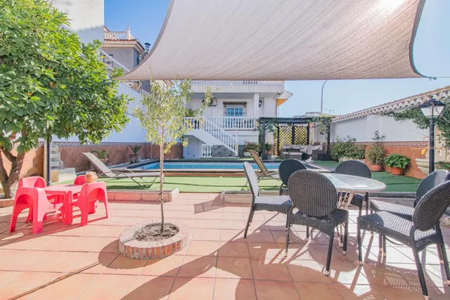 Encantador chalet ubicado en la mejor zona de Maracena, con Barbacoa y Piscina — 6