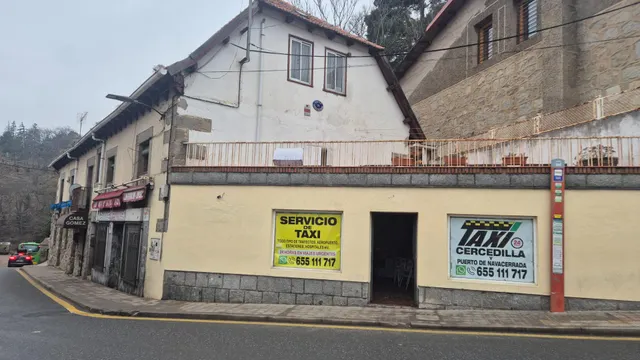 Dos pisos y un local en Cercedilla — 42