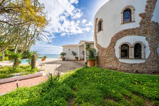 Villa en primera línea en Cala Pi con vistas infinitas al Me - foto 3