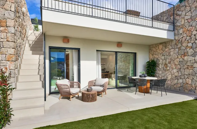 EXCLUSIVA VIVIENDA DE OBRA NUEVA A PASOS DEL MAR EN SANT ELM - foto 2