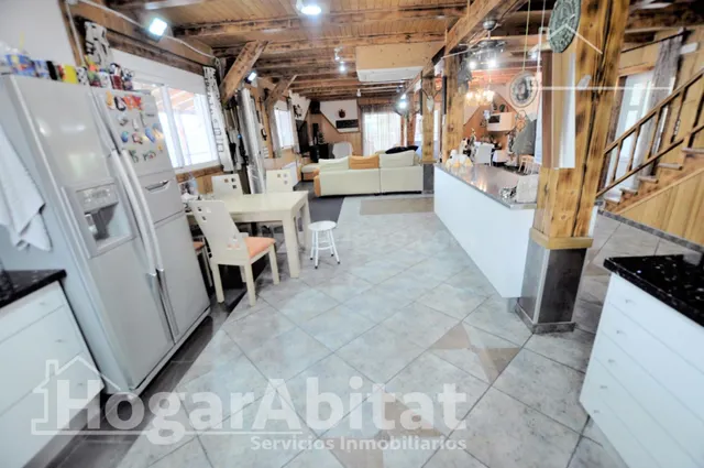CHALET SEMINUEVO CON GARAJE, TERRAZA Y BARBCOA