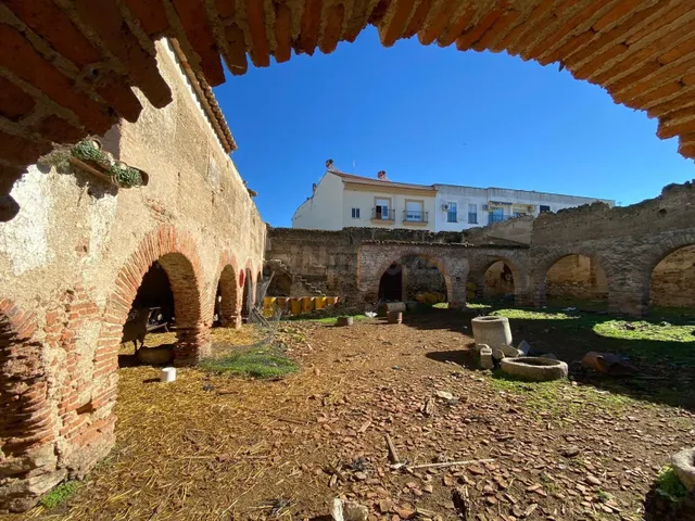 SOLAR EN CASAR DE CÁCERES — 2