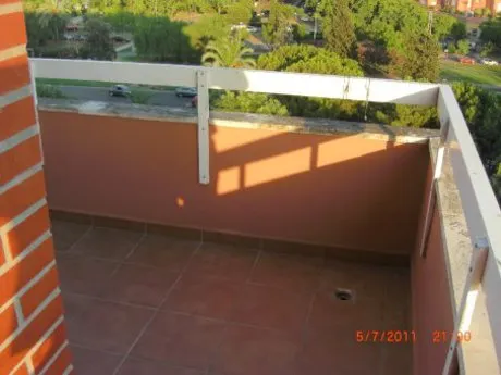 PISO ATICO  DE DOS GRANDES DORMITORIOS, 1 BAÑO, AMPLIO SALÓN, COCINA, TERRAZA DE 19M2, GARAJE Y TRAS — 9