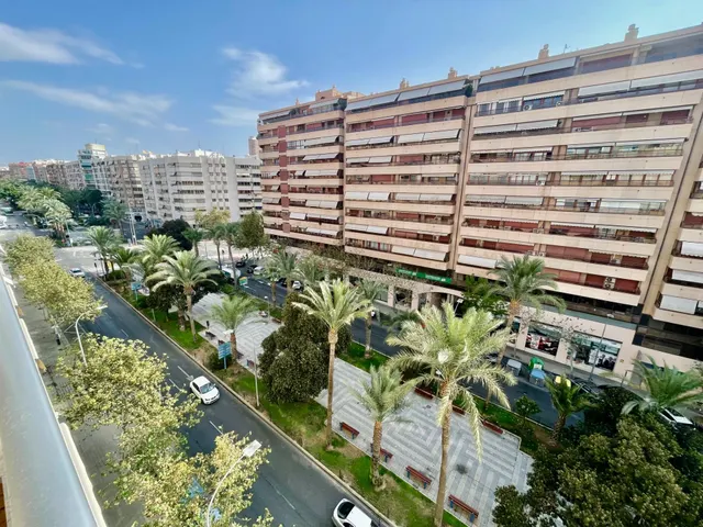 Muy buen piso de 4 Dorm. en Av. Oscar Espla — 10