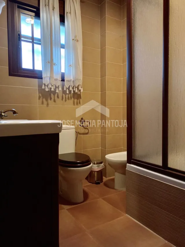 CHALET CON PISCINA EN JUNTA DE LOS RIOS — 32