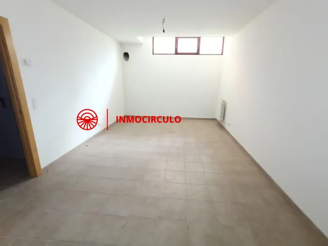 Exclusivo Chalet Pareado Junto al HUBU: Tu Oasis Urbano en Burgos — 31