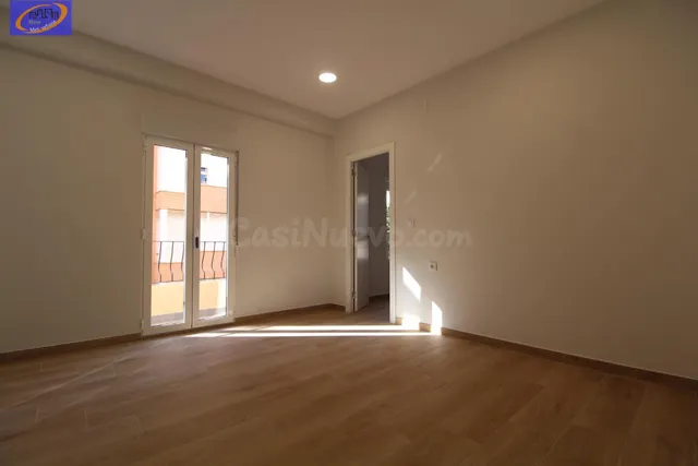 Piso Reformado en Mont-Olivet, Valencia - foto 2