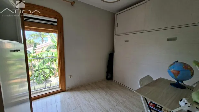 Adosado en Playa de Miramar a 600m del mar, con parcela de 213 m2, piscina comunitaria, barbacoa, chimenea y garaje para varios coches. — 16