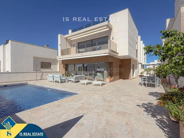 Exclusiva Villa con gigantesca parcela y piscina privada + G