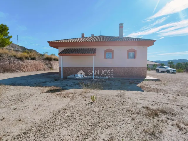 SE VENDE CHALET DE OBRA NUEVA AL LADO DEL PUEBLO DE MACISVENDA-ABANILLA — 33