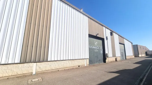 NAVE INDUSTRIAL EN POLÍGONO LOS LEONES, PINSEQUE | ESPACIO, 