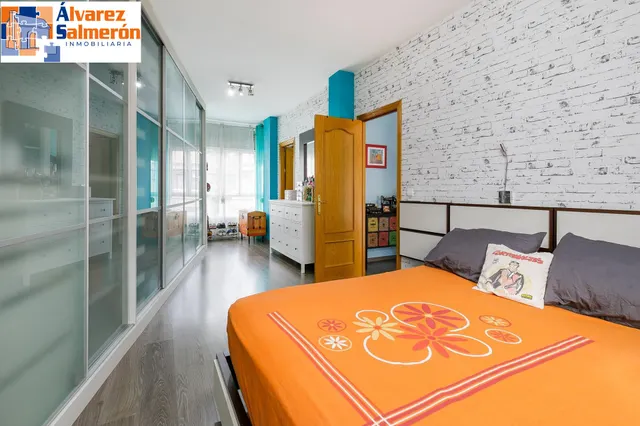 ¡Tu nuevo hogar te espera en Churriana de la Vega! Casa adosada con patio, garaje y futura parada de metro a pocos pasos. — 17