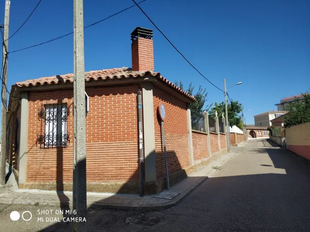SE VENDE CASA DE PLANTA BAJA EN MAYORGA DE CAMPOS, 4 HAB., PATIO Y COCHERA — 18