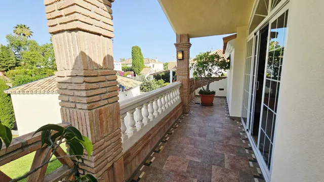 Encantador Chalet de 2 Plantas con Amplios Espacios y Terrazas — 48