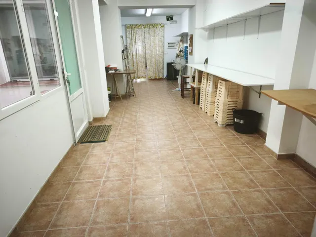 CASA CON LOCAL COMERCIAL TOTALMENTE ACONDICIONADO EN MONTEAL - foto 4