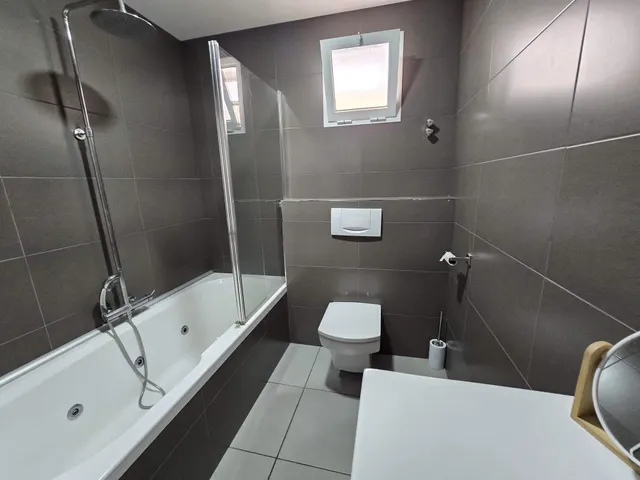 AMPLIO PISO EN  ZONA PLAZA MADRID — 45