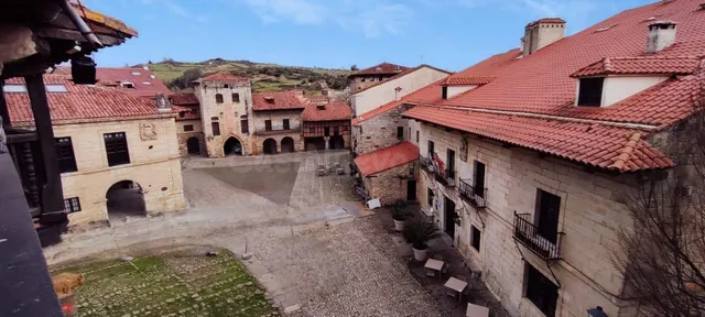 ÁTICO-DÚPLEX EN EL CORAZÓN HISTÓRICO DE SANTILLANA DEL MAR.- - foto 3