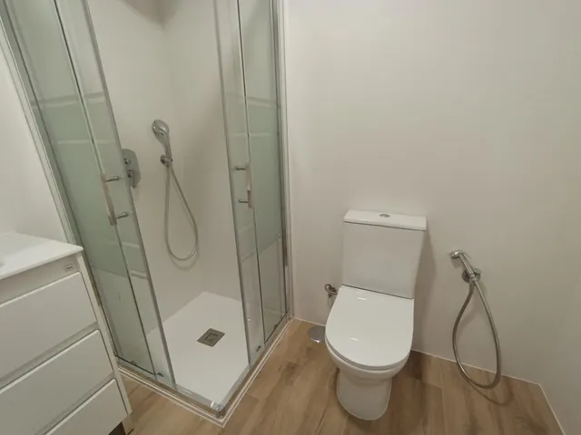 SE ALQUILA COQUETA VIVIENDA REFORMADA CON MUEBLES DE DISEÑO Y PLAZA DE GARAJE     ( DIPONIBLE EN NOVIEMBRE) — 24