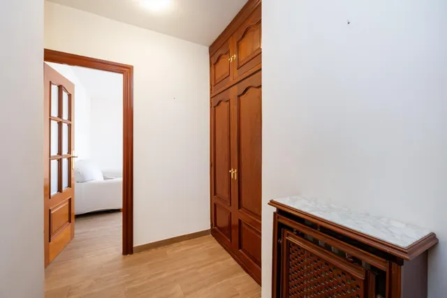 PISO EN ÚLTIMA PLANTA CON 3 DORMITORIOS, CALEFACCIÓN Y RECIÉN PINTADO EN MARQUÉS DE MONDÉJAR – JUNTO A ALHAMAR — 7