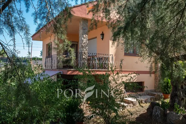 Casa unfamiliar de 5 habitaciones con piscina en preciosa ur - foto 5